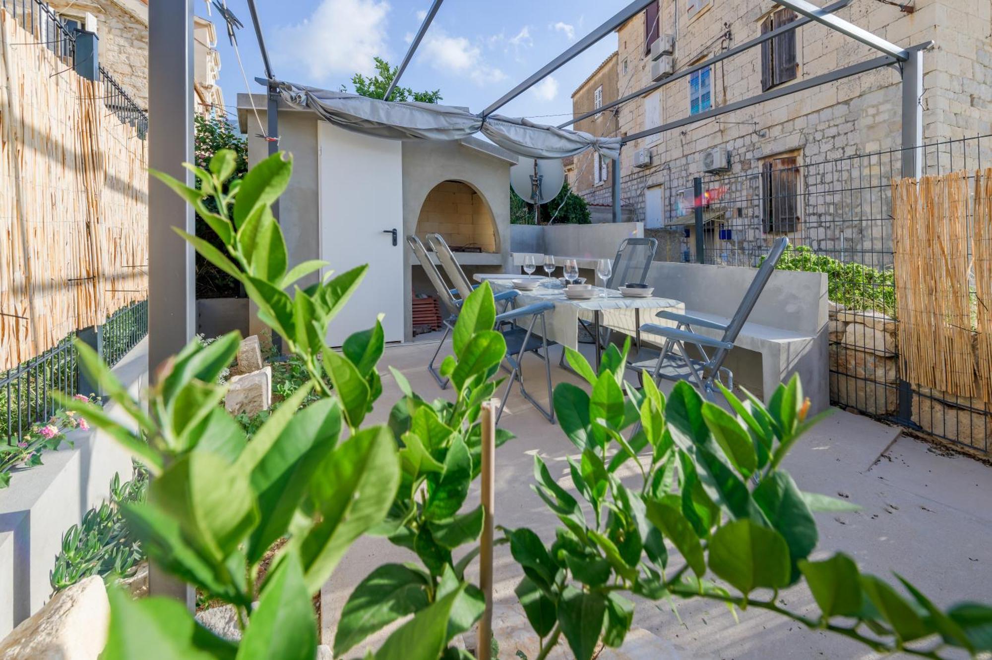 Tiny Secret House Apartment Komiza Exterior photo
