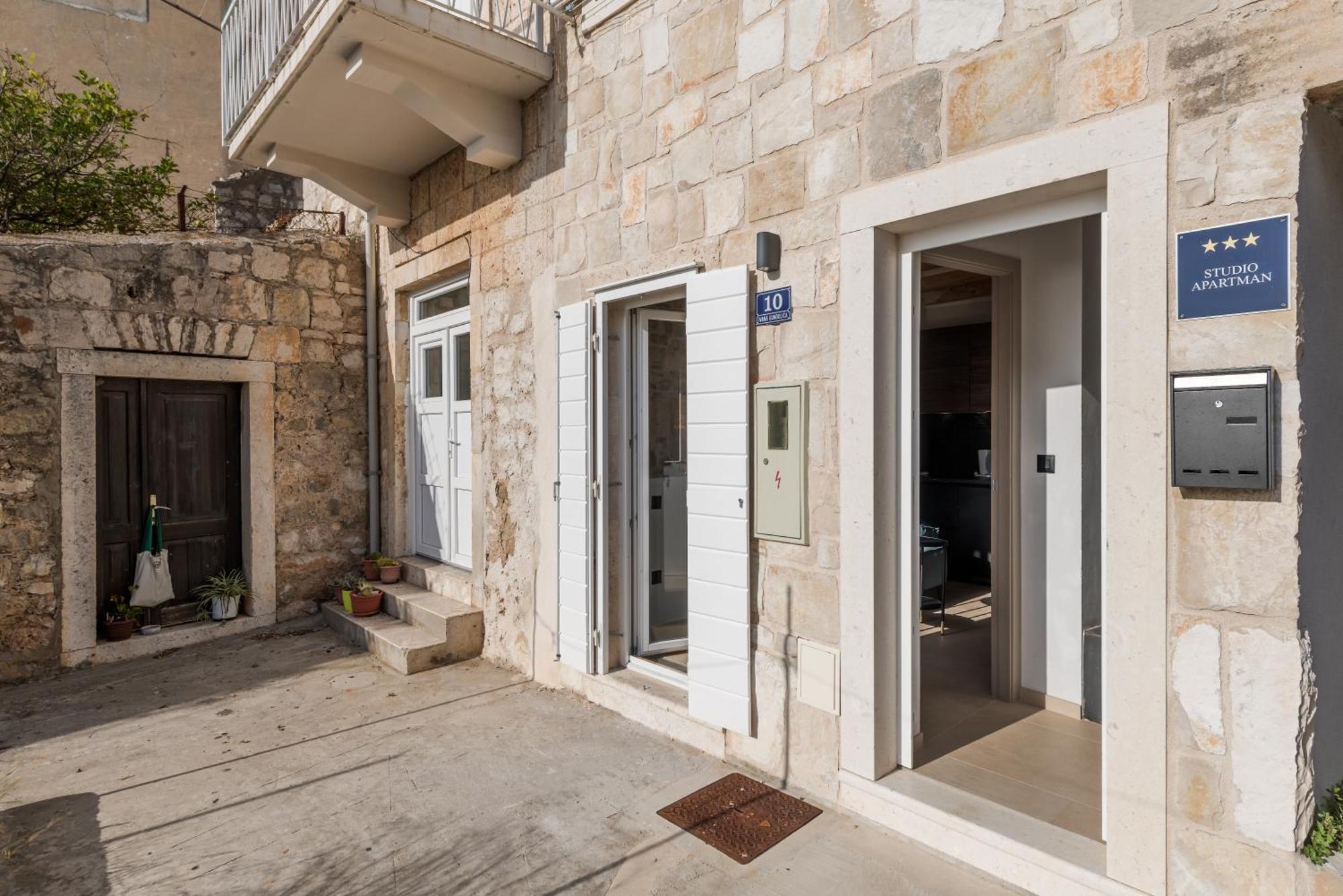 Tiny Secret House Apartment Komiza Exterior photo